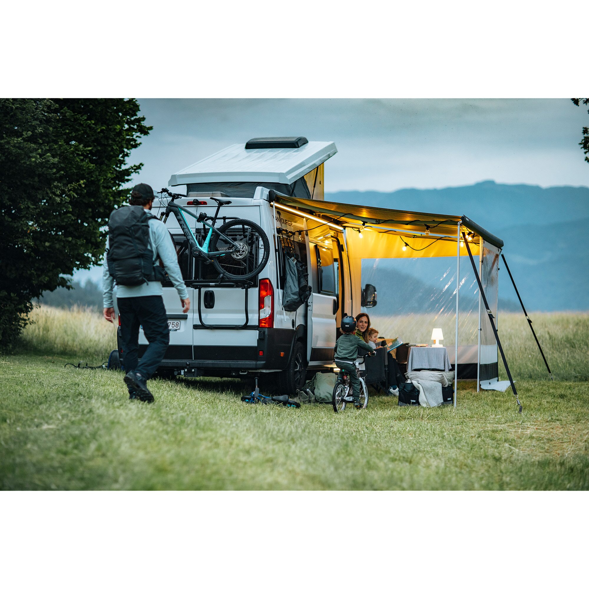 Product image 1 of the product “Markise Thule Omnistor 5200, eloxiert, 4 m, Saphir Blau ”